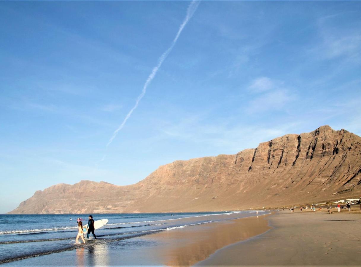 Canaryislandshost L Famara Surfer Exterior photo