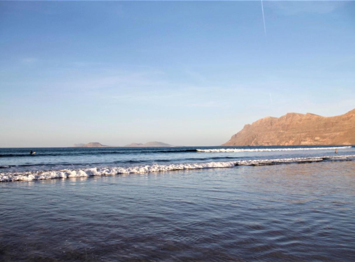 Canaryislandshost L Famara Surfer Exterior photo
